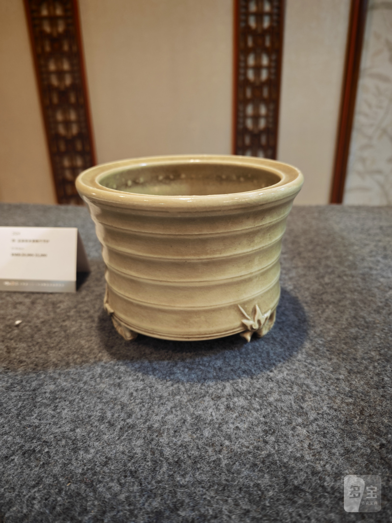 明 龙泉窑米黄釉竹节炉 - 图6